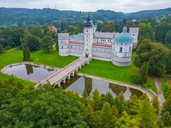 Poland.IMAGE 'deki Krasiczyn kalesinde gün doğumu.