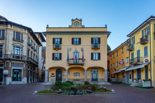 Baveno, İtalya, 29 Aralık 2024: Baveno.IMAGE İtalyan şehrinin ana meydanı