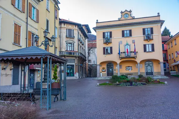 Baveno, İtalya, 29 Aralık 2024: Baveno.IMAGE İtalyan şehrinin ana meydanı