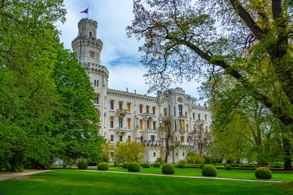 Çek Cumhuriyeti 'ndeki Hluboka nad Vltavou kalesi.