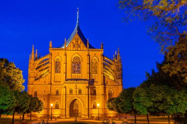 Kutna Hora, Çek Cumhuriyeti 'ndeki Aziz Barbara Katedrali' nin günbatımı manzarası.