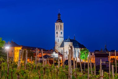 Kutna Hora, Çek Cumhuriyeti 'ndeki Aziz James Kilisesi' nin günbatımı manzarası.