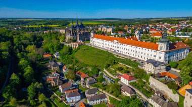 Çek Cumhuriyeti Kutna Hora 'da Cizvit Koleji ve Saint Barbara Katedrali manzarası.