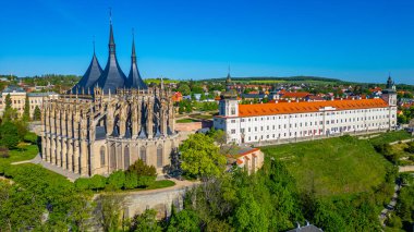 Çek Cumhuriyeti Kutna Hora 'da Cizvit Koleji ve Saint Barbara Katedrali manzarası.