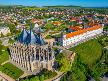 Çek Cumhuriyeti Kutna Hora 'da Cizvit Koleji ve Saint Barbara Katedrali manzarası.