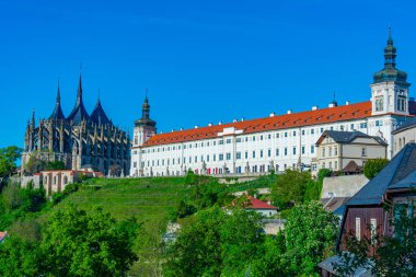 Çek Cumhuriyeti Kutna Hora 'da Cizvit Koleji ve Saint Barbara Katedrali manzarası.