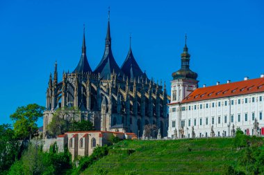 Çek Cumhuriyeti Kutna Hora 'da Cizvit Koleji ve Saint Barbara Katedrali manzarası.