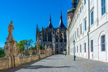 Çek Cumhuriyeti Kutna Hora 'da Cizvit Koleji ve Saint Barbara Katedrali manzarası.