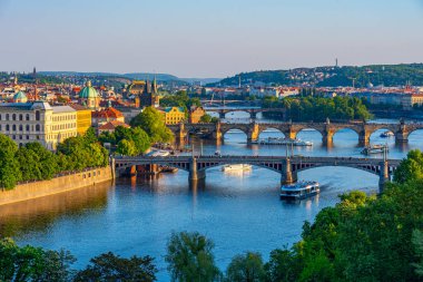 Vltava nehri Çek Cumhuriyeti 'nin Prag kentinde Letna' dan izlendi.