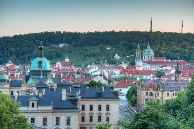 Çek Cumhuriyeti Prag 'da Mala strana' nın günbatımı manzarası.