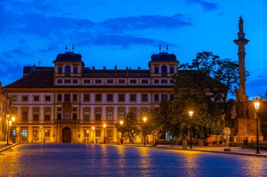 Çek Cumhuriyeti 'nin Prag kentindeki Çek Cumhuriyeti Dışişleri Bakanlığı Toskana Sarayı' nın günbatımı manzarası.