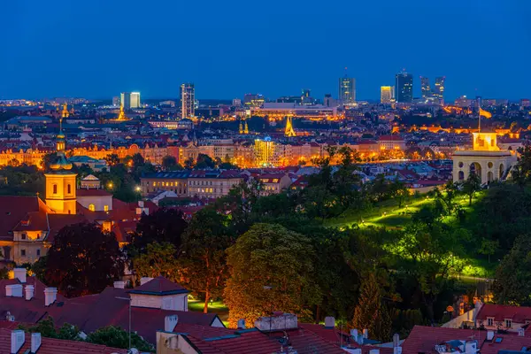Prag 'ın Çek Cumhuriyeti' ndeki Prag şatosundan günbatımı görüntüsü.