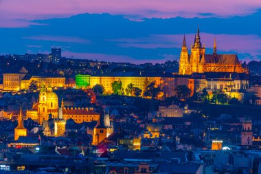 Prag 'ın Prag, Çek Cumhuriyeti' ndeki Rieger meyve bahçelerinden gün batımı manzarası.