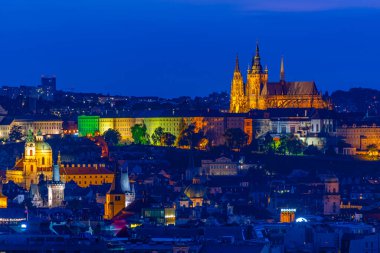 Prag 'ın Prag, Çek Cumhuriyeti' ndeki Rieger meyve bahçelerinden gün batımı manzarası.