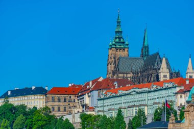 Prag, Çek Cumhuriyeti 'nin Prag şatosunun hakimiyetinde.
