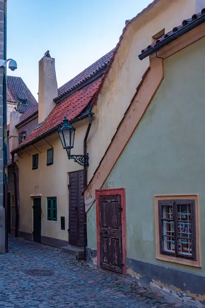 Prag Şatosu 'ndaki altın şeritten gün batımı manzarası, Çek Cumhuriyeti.