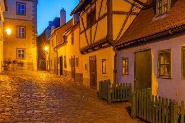 Prag Şatosu 'ndaki altın şeritten gün batımı manzarası, Çek Cumhuriyeti.