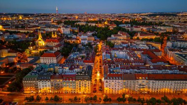 Vltava nehir kenarı Prag 'da Emauzy manastırı, Çek Cumhuriyeti.