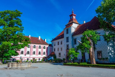 Çek Cumhuriyeti Trebon Şatosu 'nda güneşli bir gün.