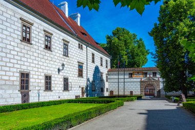 Çek Cumhuriyeti Trebon Şatosu 'nda güneşli bir gün.