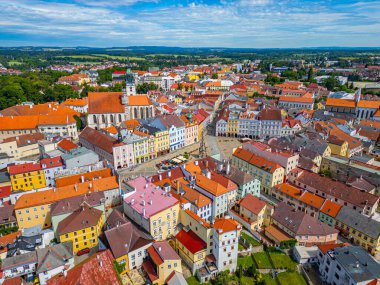 Çek kenti Jindrichuv Hradec.IMAGE 'deki Namesti Miru Meydanı manzarası