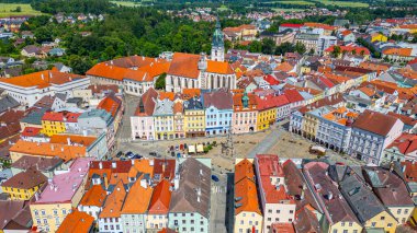Çek kenti Jindrichuv Hradec.IMAGE 'deki Namesti Miru Meydanı manzarası