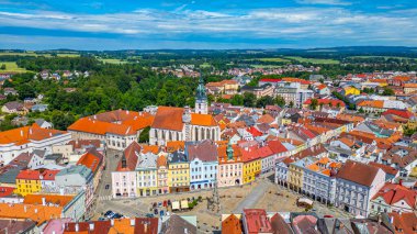 Çek kenti Jindrichuv Hradec.IMAGE 'deki Namesti Miru Meydanı manzarası