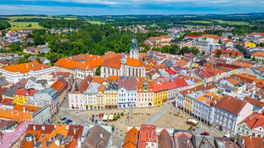 Çek kenti Jindrichuv Hradec.IMAGE 'deki Namesti Miru Meydanı manzarası