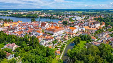 Çek Cumhuriyeti 'nde Jindrichuv Hradec şehrinin manzarası.