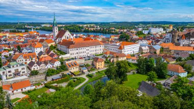 Çek Cumhuriyeti 'nde Jindrichuv Hradec şehrinin manzarası.