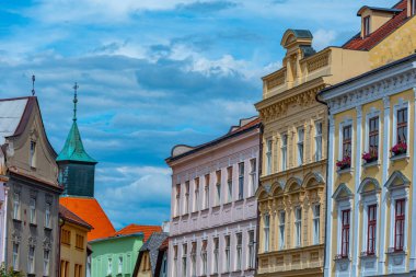 Çek kenti Jindrichuv 'daki renkli cadde. Hradec.IMAGE