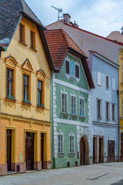 Çek kenti Jindrichuv 'daki renkli cadde. Hradec.IMAGE