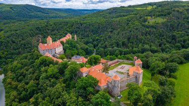Çek Cumhuriyeti 'ndeki Veveri kalesinin Panorama manzarası.