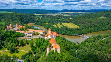 Çek Cumhuriyeti 'ndeki Veveri kalesinin Panorama manzarası.