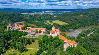 Çek Cumhuriyeti 'ndeki Veveri kalesinin Panorama manzarası.