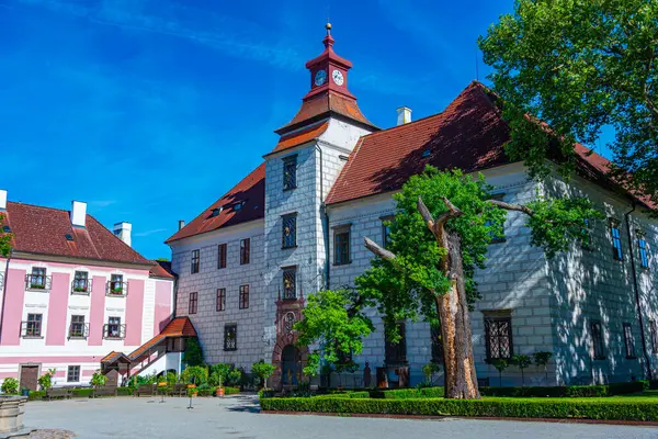 Çek Cumhuriyeti Trebon Şatosu 'nda güneşli bir gün.