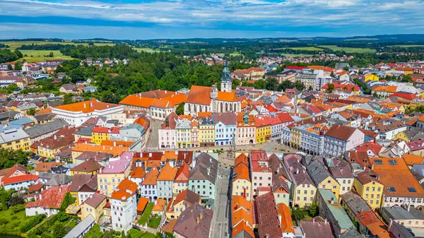 Çek kenti Jindrichuv Hradec.IMAGE 'deki Namesti Miru Meydanı manzarası