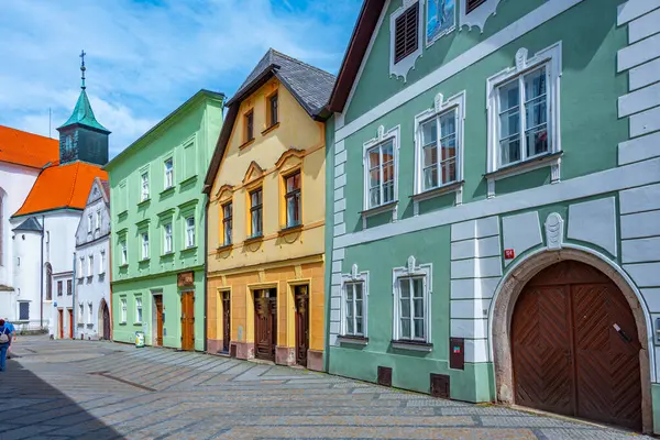 Çek kenti Jindrichuv 'daki renkli cadde. Hradec.IMAGE