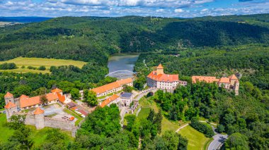 Çek Cumhuriyeti 'ndeki Veveri kalesinin Panorama manzarası.
