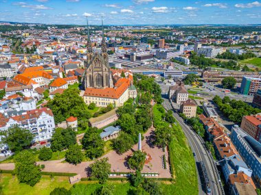 Aziz Peter ve Paul Katedrali ve Çek Cumhuriyeti, Brno 'nun ufuk çizgisi.