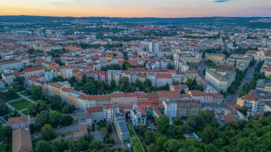 Çek Cumhuriyeti, Brno 'nun yerleşim bölgesinin günbatımı manzarası.