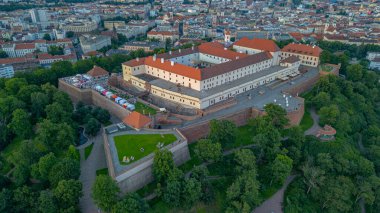 Çek Cumhuriyeti Spilberk ile birlikte Brno 'nun günbatımı manzarası.