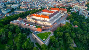 Çek Cumhuriyeti Spilberk ile birlikte Brno 'nun günbatımı manzarası.