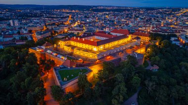 Çek Cumhuriyeti Spilberk ile birlikte Brno 'nun günbatımı manzarası.