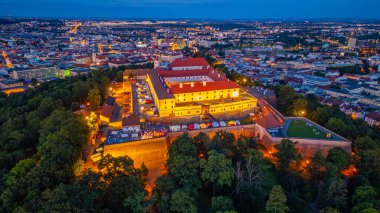 Çek Cumhuriyeti Spilberk ile birlikte Brno 'nun günbatımı manzarası.