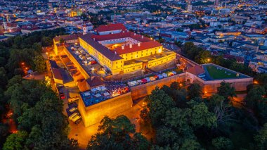 Çek Cumhuriyeti Spilberk ile birlikte Brno 'nun günbatımı manzarası.