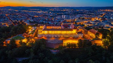 Çek Cumhuriyeti Spilberk ile birlikte Brno 'nun günbatımı manzarası.