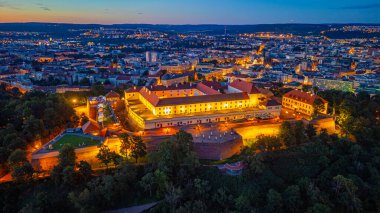 Çek Cumhuriyeti Spilberk ile birlikte Brno 'nun günbatımı manzarası.