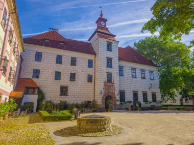 Çek Cumhuriyeti Trebon Şatosu 'nda güneşli bir gün.