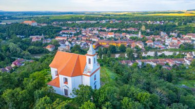 Çek Cumhuriyeti 'nde Dolni Kounice' a bakan Aziz Anthony Şapeli.